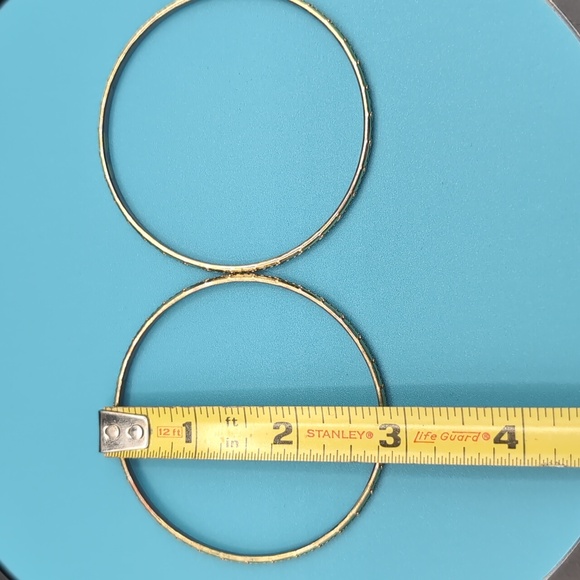 2 Gold Toned Textured Pattern Bangle Jingle Bracelets - Picture 8 of 8